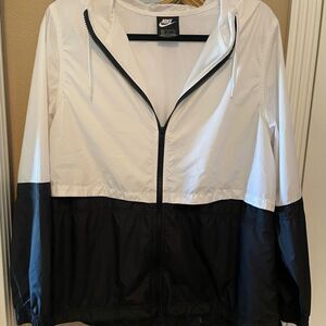 Nike Women’s Black and White Full Zip Hooded Windbreaker M